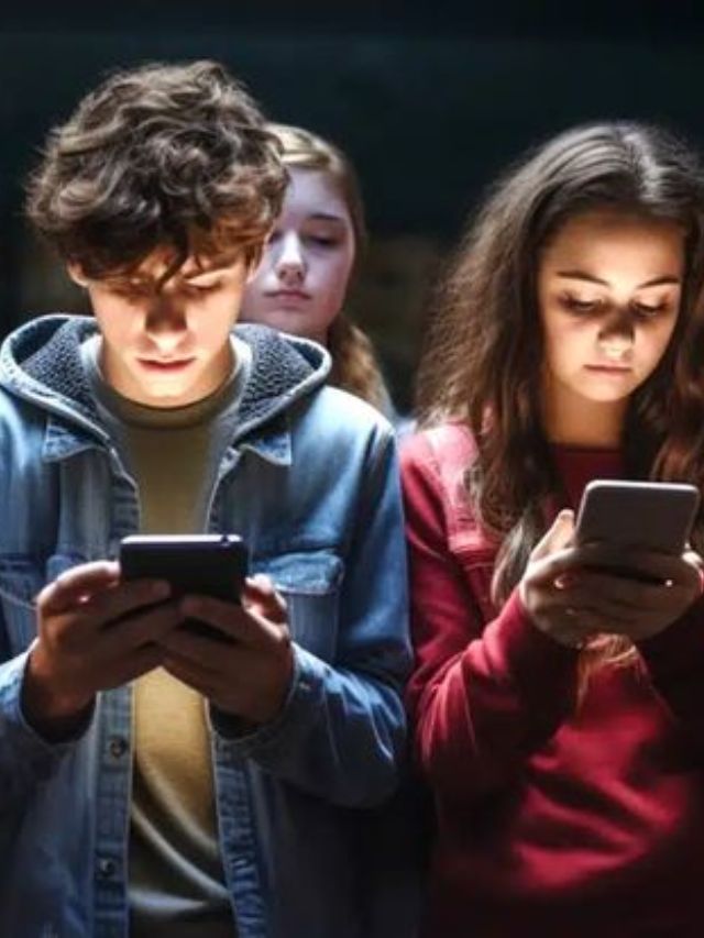 ऑनलाईन राहूनही एकटेपणा का वाढतोय?