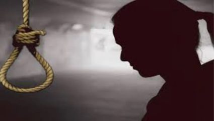 पुण्यात विवाहित महिलेची आत्महत्या, धक्कादायक कारणही समोर; पती, सासू-सासऱ्यांसह सात जणांना अटक