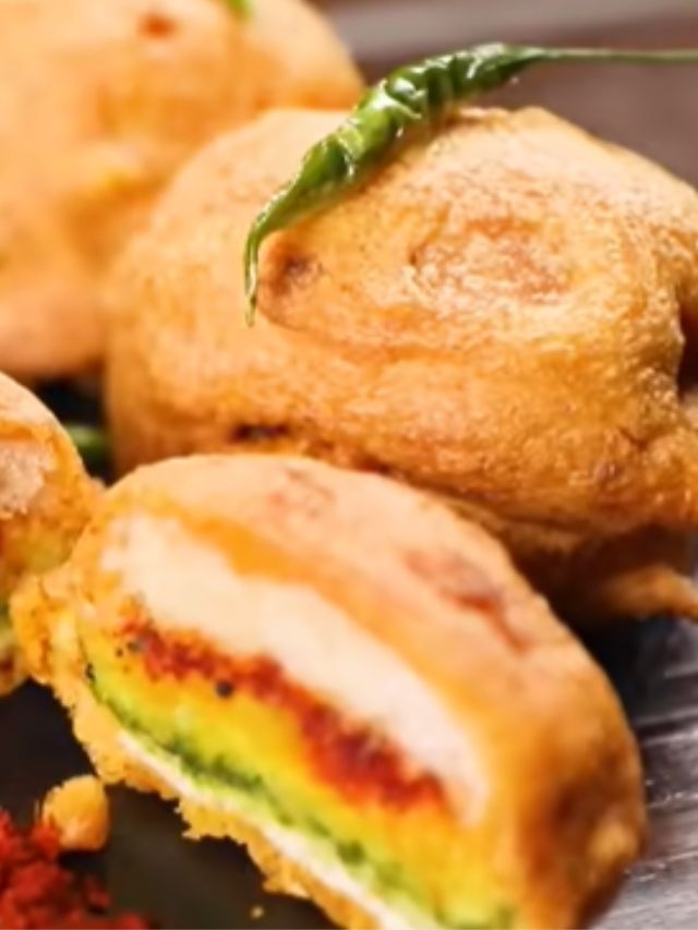 मुंबईचा फेमस, तुम्ही कधी उलटा वडापाव खाल्ला आहे का? 