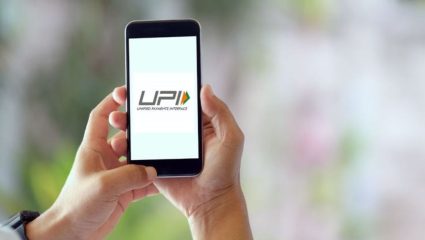 UPI वापरणाऱ्यांसाठी मोठी बातमी! आजपासून ऑनलाईन व्यवहाराचे नियम बदलले; पैसे पाठवण्याआधी वाचा नवीन अपडेट