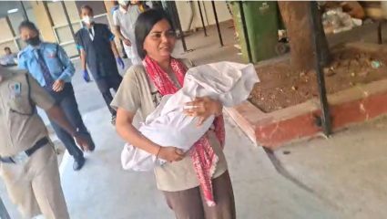 Mumbai News : मृत बाळाला कपड्यात गुंडाळलं अन्… ; अंगावर काटा आणणारा वाडिया रुग्णालयाबाहेचा तो व्हिडीओ