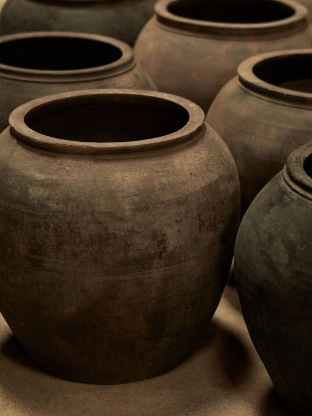 काळा की लाल कोणत्या माठात पाणी राहतं थंड ?