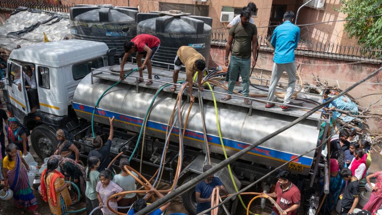 Raigad News: कर्जत तालुक्यात तीव्र पाणीटंचाई; २० गावे व ३९ आदिवासी टँकरद्वारे पाणीपुरवठा सुरू