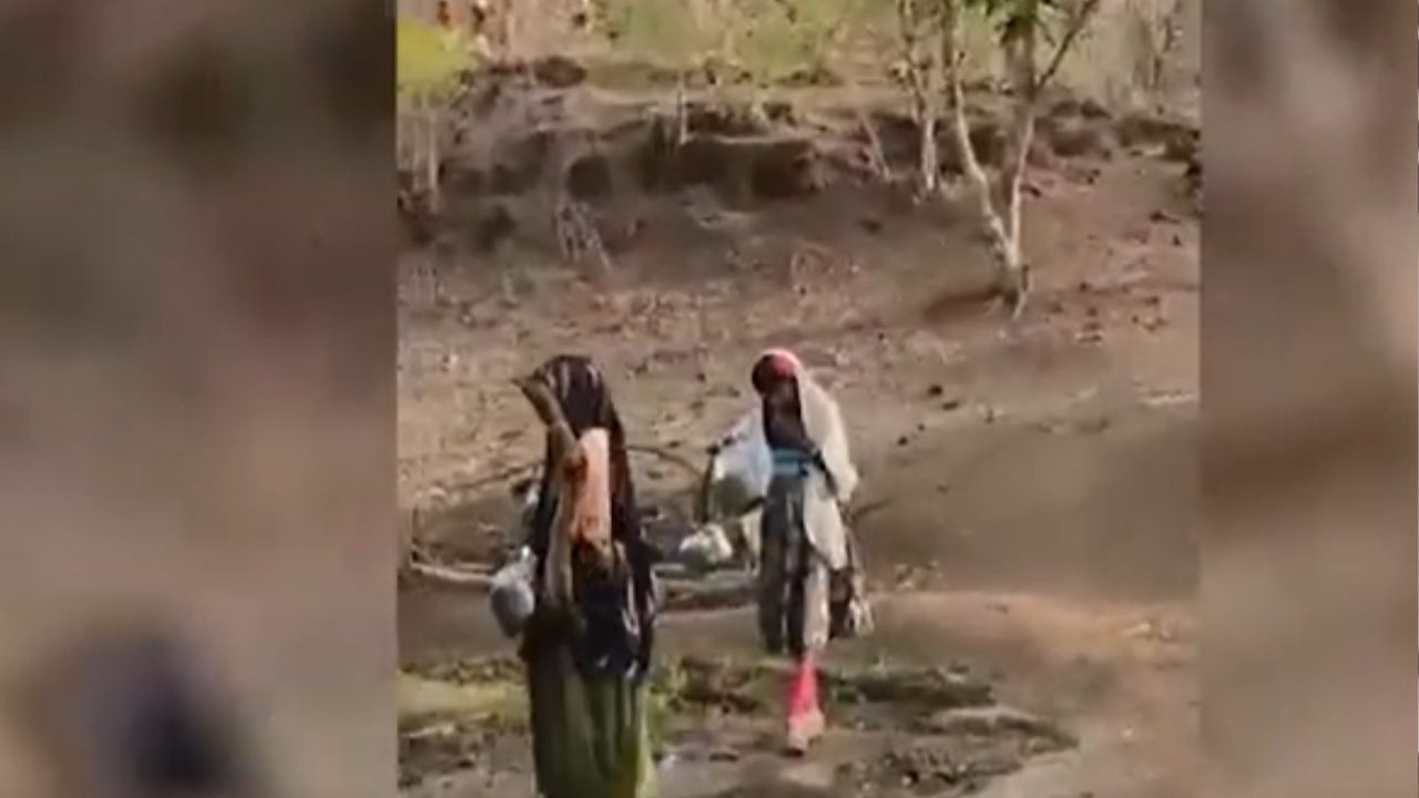 Jalgaon : योजना कागदावर, पाणी डोंगरावर! सातपुड्यात पाण्यासाठी जीवघेणी पायपीट