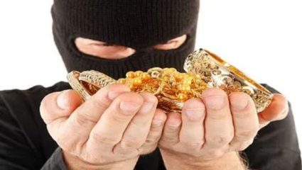 Mumbai Crime: गर्लफ्रेंडच्या वाढदिवसासाठी मुलानेच आईचे लाखोंचे दागिने चोरले; मुंबईत खळबळ