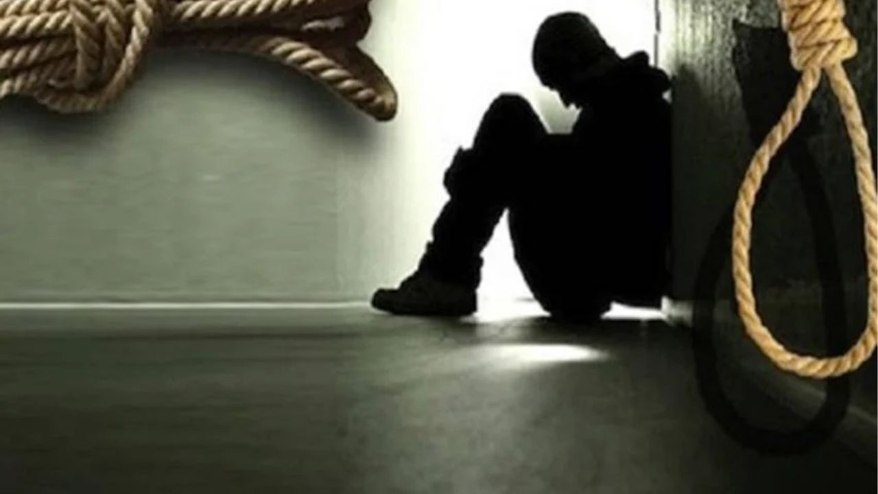 Solapur Crime: ‘तुला जिवंत राहू देणार नाही’; सततच्या धमक्या, बेदम मारहाण… हातावर आरोपींची नावे लिहित 21 वर्षीय तरुणाची आत्महत्या