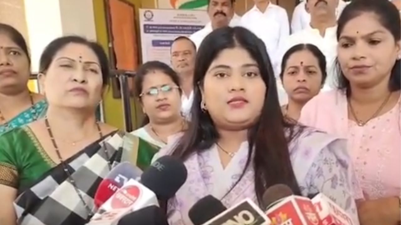 RATNAGIRI : आमदार महेंद्र दळवी यांच्या कन्या जुईली दळवींचा विधान परिषदेसाठी अपक्ष उमेदवारी अर्ज