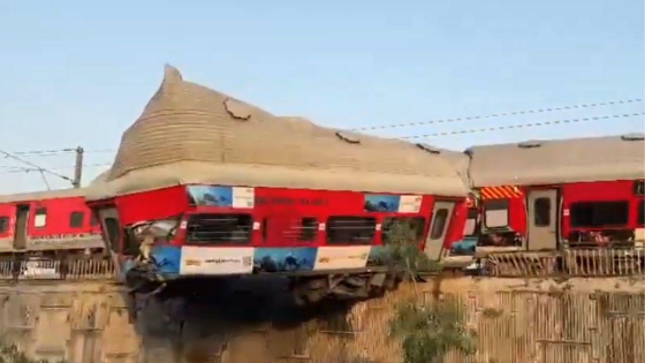 Rishikesh Train Accident: ऋषिकेशमध्ये मोठा रेल्वे अपघात! तीन डबे रुळावरून घसरले; एक डबा 20 फूट हवेत लटकला