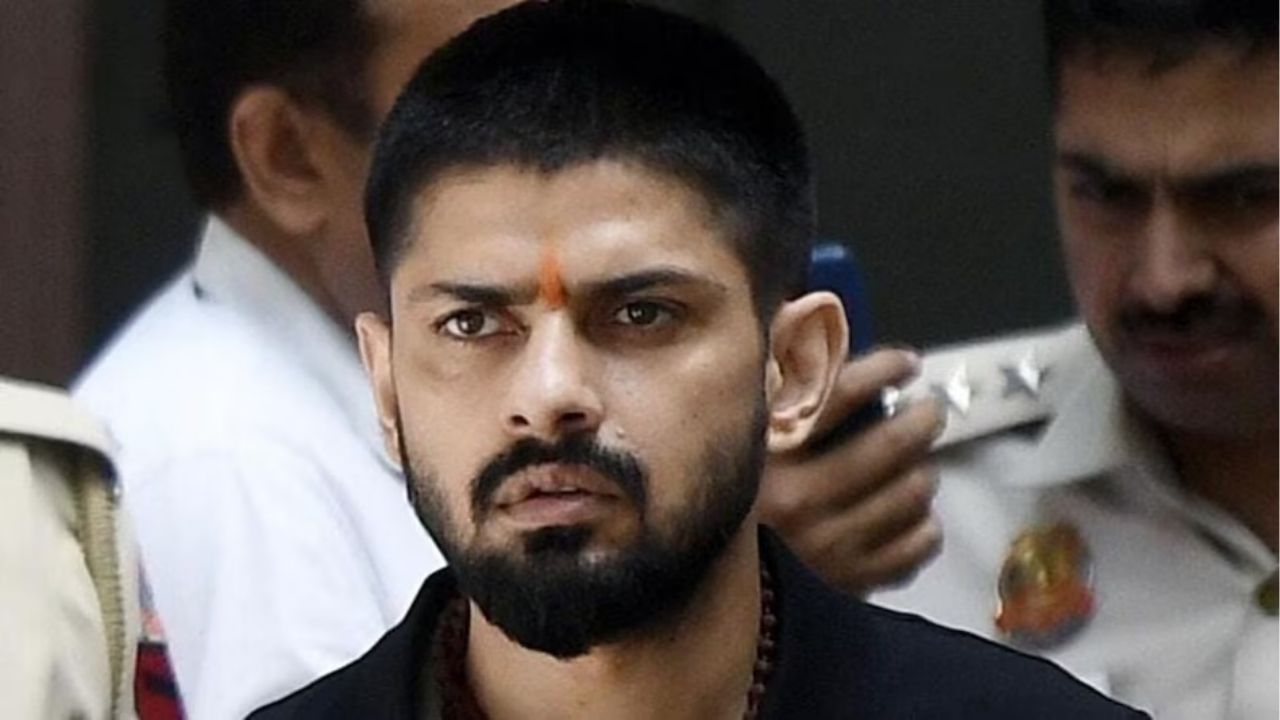 Pune Crime: लॉरेन्स बिश्नोई गँगचा धुमाकूळ! ‘AJ’ फर्निचर मॉलवर गोळीबार; हा फक्त ट्रेलर…