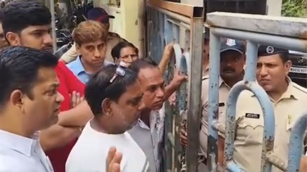 Ulhasnagar: उल्हासनगर मनपेत दिव्यांगांचे मानधन थकले; संतप्त दिव्यांगांचे पालिकेत आंदोलन