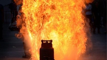 Pune Crime: पुण्यात सिलेंडरचा स्फोट! अग्निशमन दलाच्या १० गाड्यांची धाव; अर्धा तास आगीचे लोट