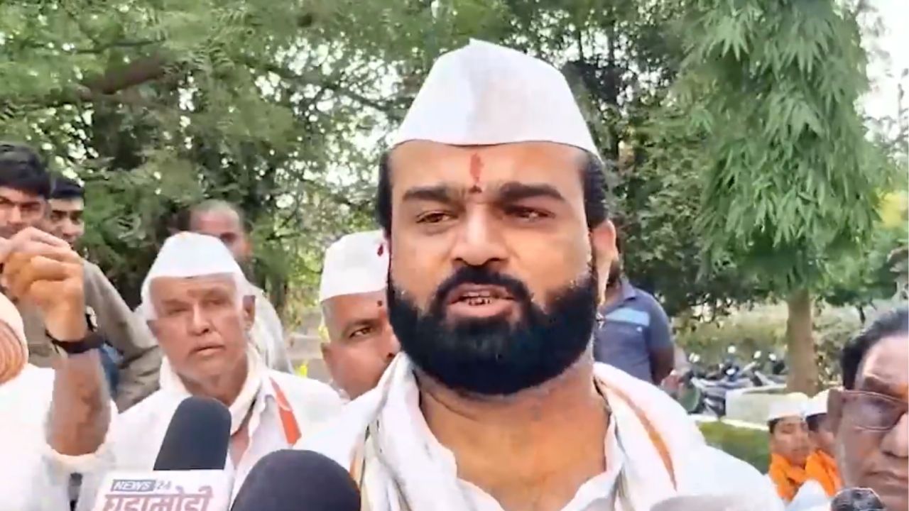 Ahilyanagar : शेकडो वारकऱ्यांचे ‘टाळ-मृदुंग’ आंदोलन; लवांडेंना अटकेचा इशारा