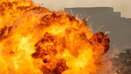 Afghanistan Bomb Blast : अफगाणिस्तन हादरलं! जुना बॉम्बच्या भीषण स्फोटात तरुण जागीच ठार, ३ चिमुरडे गंभीर जखमी