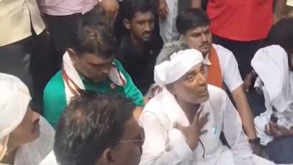 Akola News : “एकरी फक्त 300 रुपये विमा?” अकोल्यात संतप्त शेतकऱ्यांचा भव्य ट्रॅक्टर महामोर्चा!