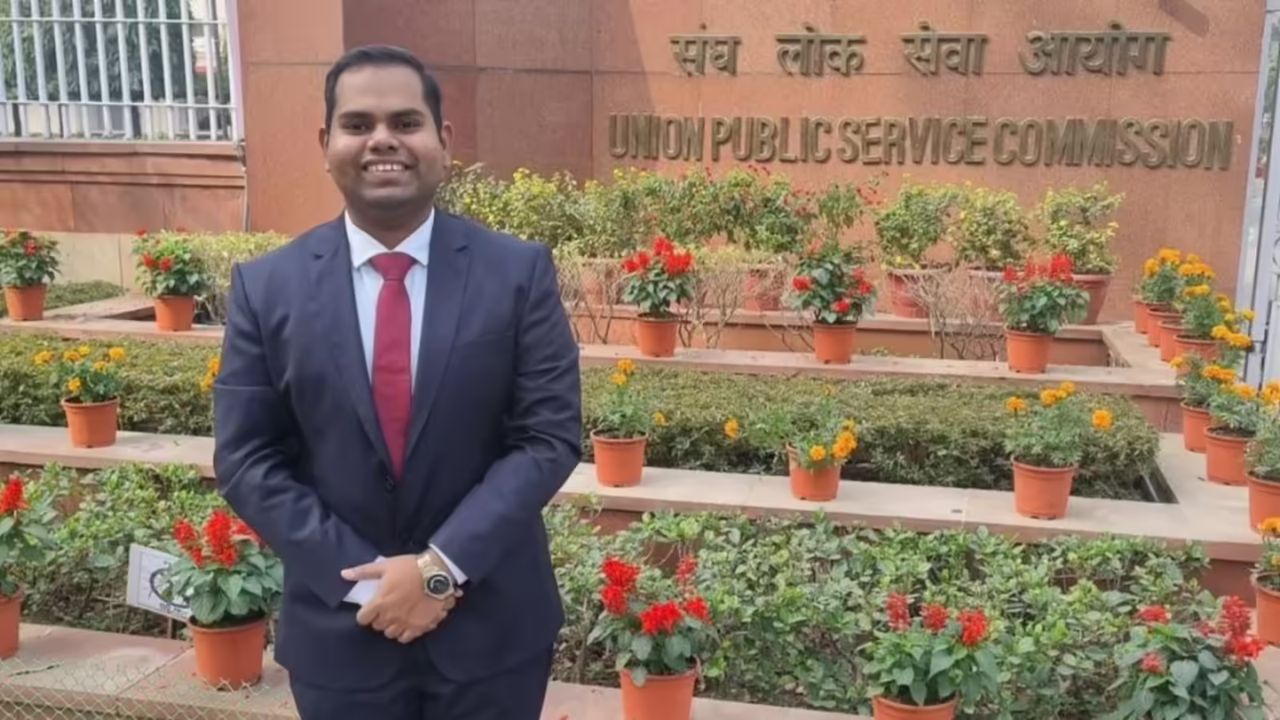आई-वडिलांचे छत्र हरपले, तरीही पहिल्याच प्रयत्नात IAS कसा झाला अनिमेष प्रधान?