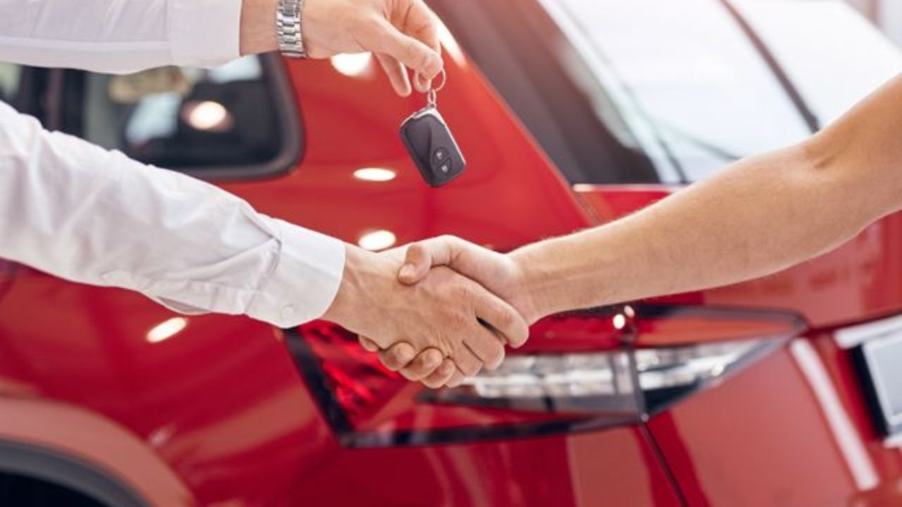 Car Tips: कार विकण्याआधी करा ‘या’ सोप्या गोष्टी; मिळेल बेस्ट डिल