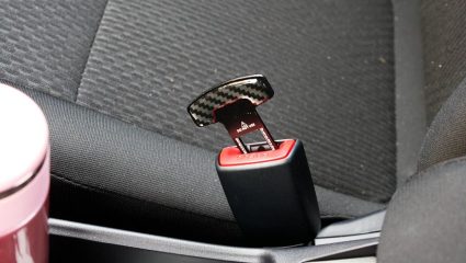 Car Safety Alert : सावधान! ‘या’ स्टायलिश अ‍ॅक्सेसरीज आजच फेकून द्या; नाहीतर अपघातात तुमची सुरक्षाच बनेल शत्रू