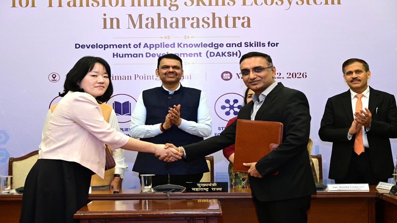 Devendra Fadnavis : सायप्रसच्या उद्योगांना महाराष्ट्राची खुली ऑफर! गुंतवणुकीसाठी मुख्यमंत्री फडणवीसांचे आवाहन