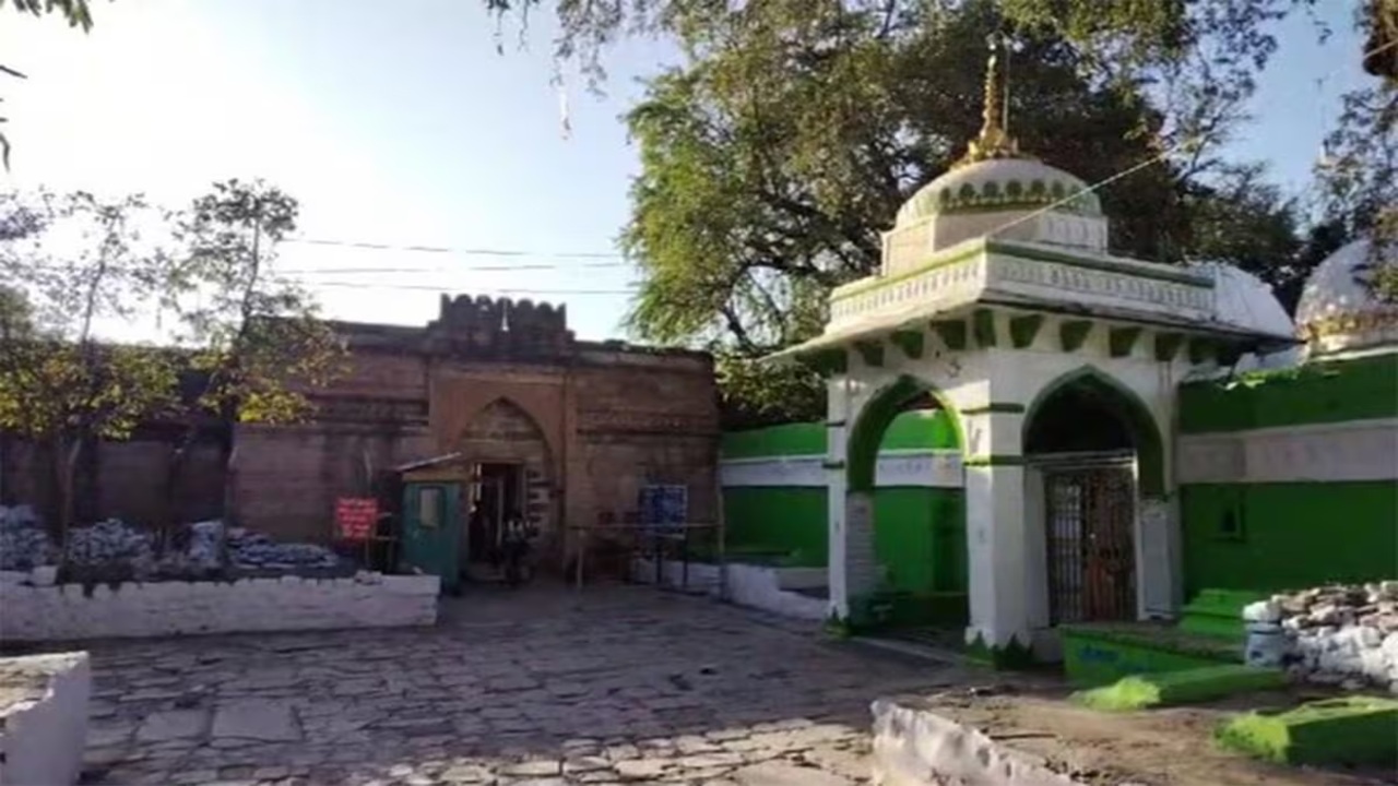 Dhar Bhojshala Case : नमाजवर बंदी, तर हिंदूंना पुजेचा अधिकार; धार भोजशाळा प्रकरणात हायकोर्टाचा मोठा निर्णयॉ
