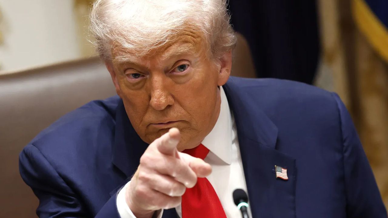 Trump Cards Post : ‘खेळ माझ्या हातात आहे’; ट्रम्प यांचा इराणला मोठा इशारा, युद्धाच्या तयारीत अमेरिका? ‘त्या’ पोस्टने खळबळ