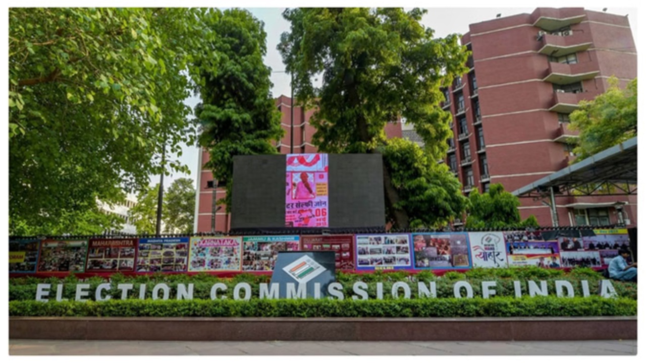 EC announces Phase III : आगामी निवडणुकांपूर्वी ECI अ‍ॅक्शन मोडमध्ये; 16 राज्ये आणि 3 केंद्रशासित प्रदेशांत SIR चा तिसरा टप्पा सुरू