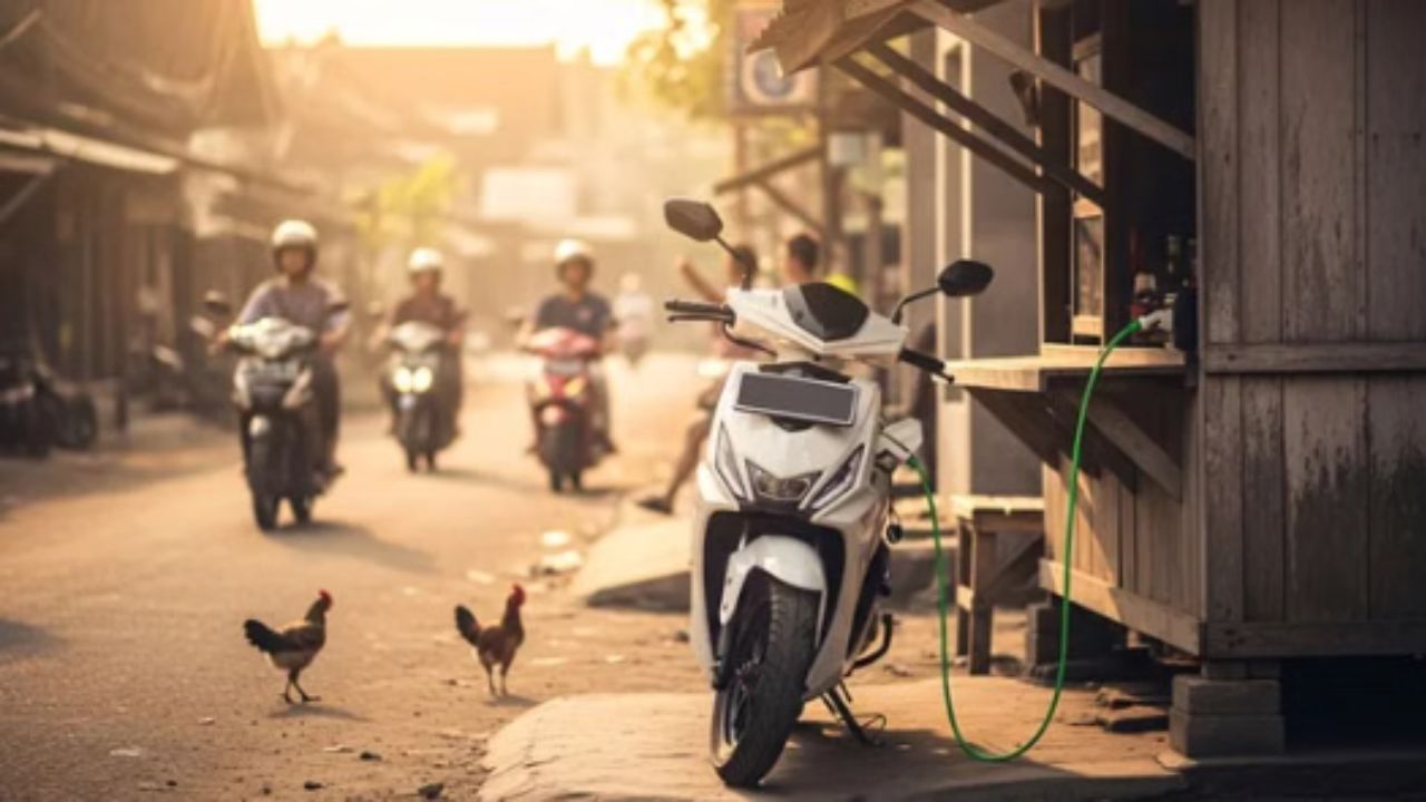 EV Scooter vs EV Bike : इलेक्ट्रीक स्कुटर की बाईक? कोणती टु व्हीलर वाचवते सर्वात जास्त पैसे