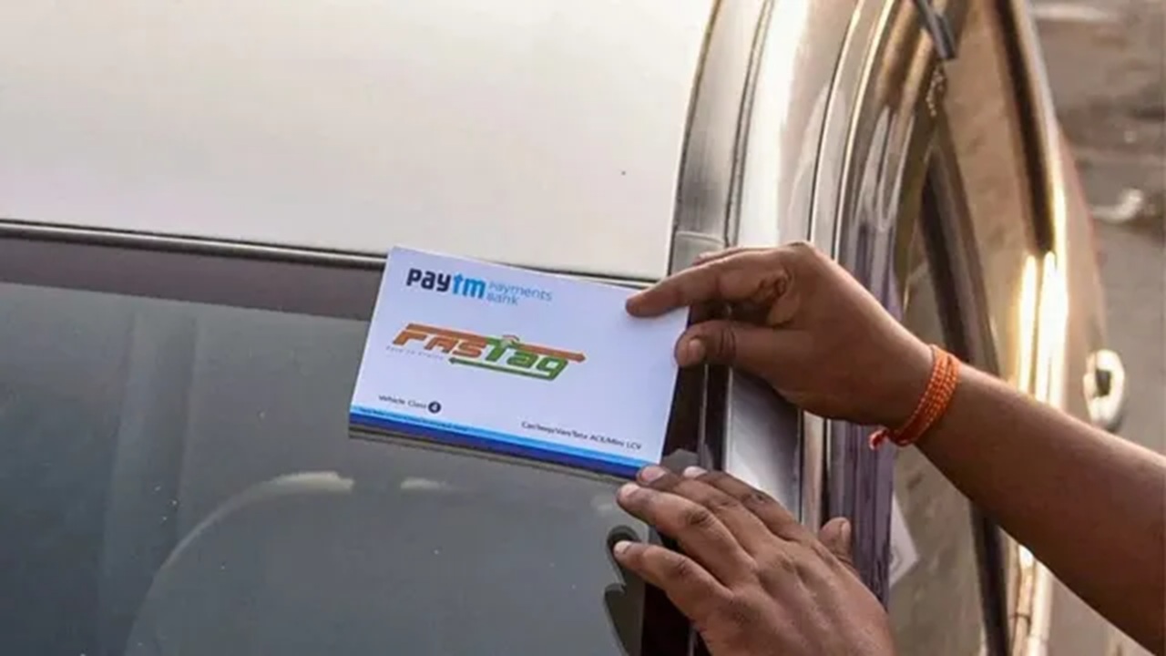 FASTag च्या रंगांमागचं सीक्रेट माहितीये का? तुमच्या गाडीला कोणत्या रंगाचा फास्टॅग मिळतो ते जाणून घ्या
