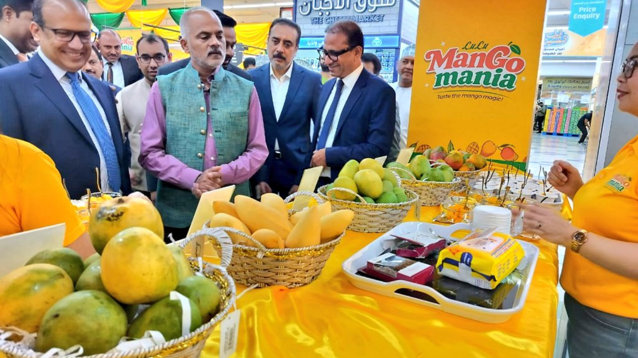 Mangoes Export: भारतीय आंब्याची परदेशात धूम! चवीच्या प्रेमात पडले विदेशी, बाजारपेठांमध्ये गर्दीच गर्दी