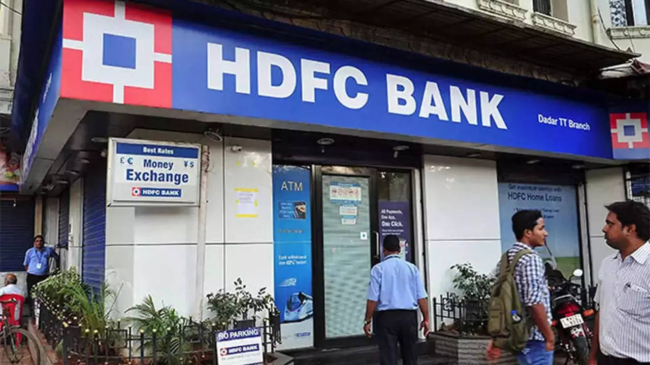 अडचणी वाढल्या? 45 कोटींच्या गैरव्यवहाराचे दावे, HDFC Bank ने काय दिलं उत्तर?