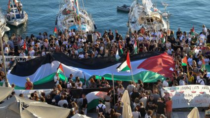 Gaza Blockade Break: डझनभर जहाजे निघाली गाझाच्या दिशेने! इस्रायली नाकेबंदीला आव्हान देण्याच्या तयारीत, नेमकं काय घडणार?