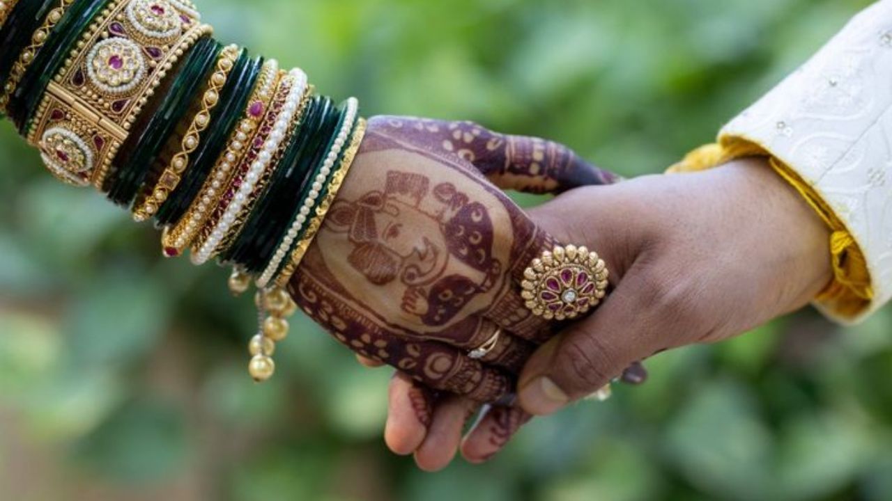 Hindu Tradition: लग्नात सोन्याचे दागिने का परिधान करतात? काय आहे यामागील धार्मिक कारणे जाणून घ्या