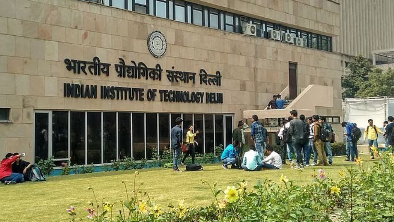 IIT Delhi Recruitment 2026: आयआयटी दिल्लीत नोकरीची संधी! २.५ लाखांपेक्षा जास्त पगार देणारी ‘ही’ पदे माहितीयेत का?