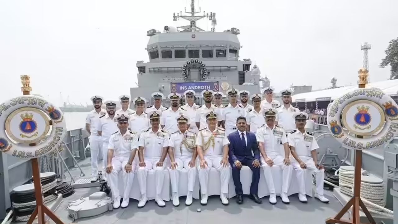 Indian Navy : १२ वी उत्तीर्ण तरुणांना नौसेनेत सुवर्णसंधी; पात्रता आणि अर्ज प्रक्रिया पहा एका क्लिकवर..