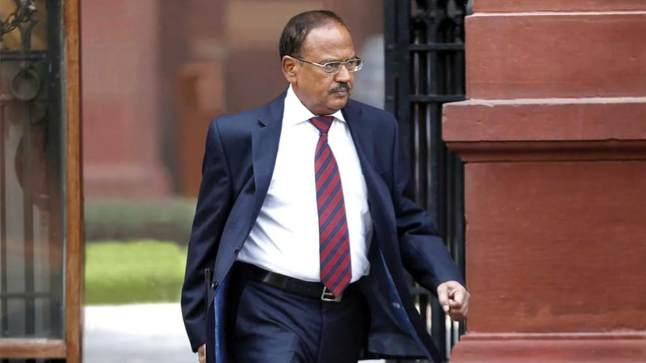 Ajit Doval : भारत-पाकिस्तानमध्ये ‘गुप्त’ चर्चा! माजी अधिकाऱ्यांच्या गुप्त बैठकांमुळे खळबळ; काय आहे ‘ऑपरेशन सिंदूर’ कनेक्शन?