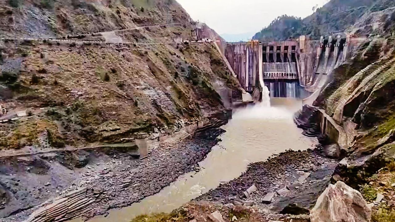Chenab River : 2030 पर्यंत पाकिस्तान होणार कोरडा; वाचा चिनाब नदीवरून कसा आवळला भारताने पाकड्यांच्या गळा?