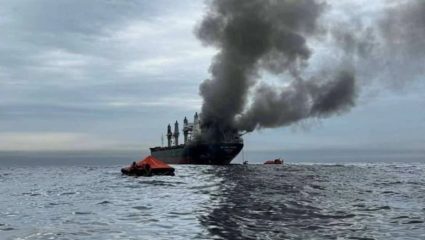Hormuz Conflict : ‘खपवून घेणार नाही’ होर्मुझमध्ये भारतीय जहाजावर ड्रोन अन् क्षेपणास्त्र हल्ला; सरकारचा शत्रूला कडक इशारा