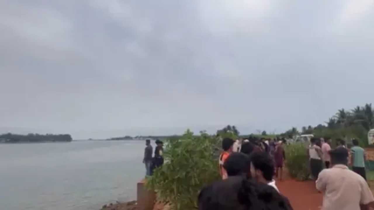 Karnataka River Accident : कर्नाटकच्या भटकळमध्ये भीषण दुर्घटना! शिंपले गोळा करताना 11 जणांचा नदीत बुडून मृत्यू