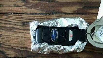 Keyless Entry: गाडीच्या चाव्या फॉइलमध्ये का गुंडाळत आहेत लोक? कारण ऐकून तुम्हालाही बसेल धक्का, कार चोरी होण्याचा धोका