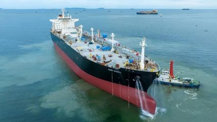  LPG Supply India : गॅसची टंचाई संपणार? होर्मुझच्या विळख्यातून भारताचे ‘सर्व शक्ति’ सुखरुप बाहेर; हजारो टन LPG घेऊन मायदेशी रवाना