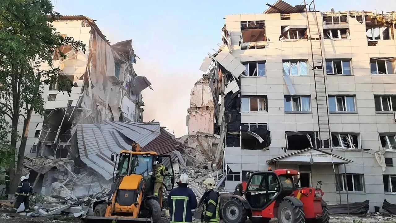 Luhansk Hostel Attack: लुहान्स्क वसतिगृहावरील प्राणघातक हल्ल्यात 18 जण ठार; रशियाने या हत्याकांडासाठी युक्रेनला धरले जबाबदार