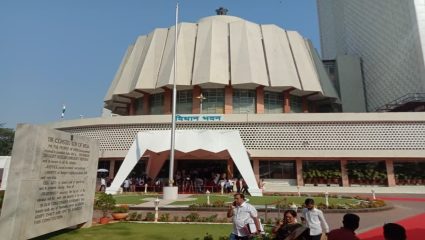 Maharashtra Legislative Council Election : विधानपरिषद निवडणुकीच्या हालचालींना वेग, इच्छुकांची गर्दी, अर्ज दाखल मात्र शून्य