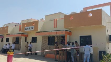 Solapur Crime : बोरामणी गावात तिहेरी हत्याकांड; गच्चीवर झोपलेल्या आईसह दोन मुलांची तलवारीने निर्घृण हत्या