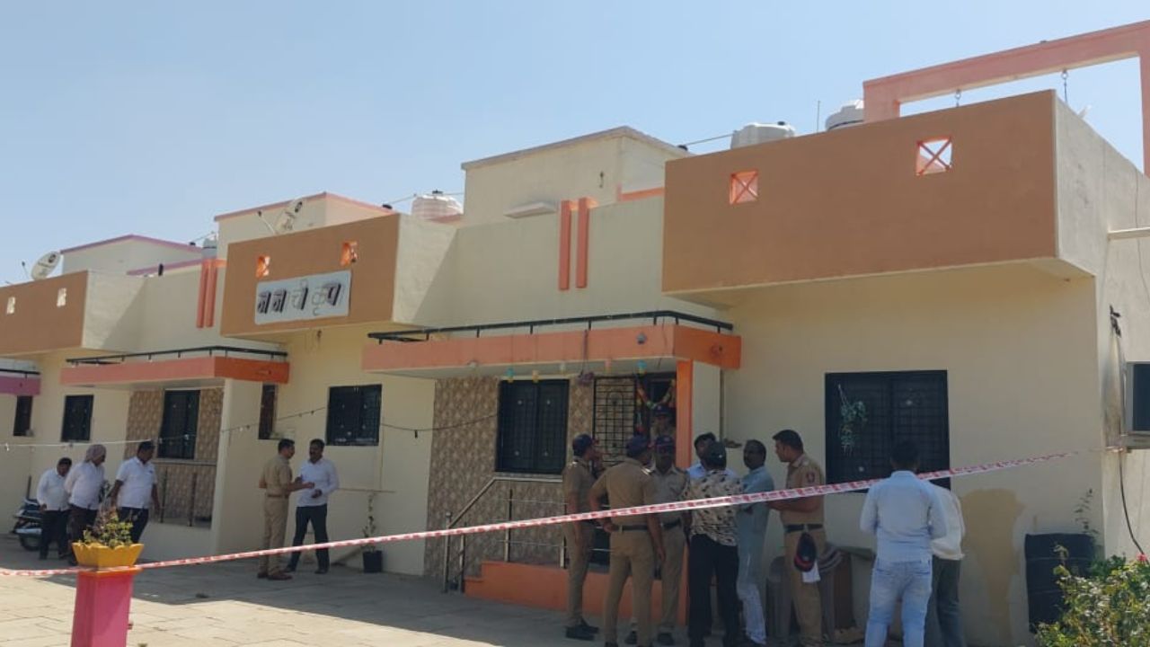 Solapur Crime : बोरामणी गावात तिहेरी हत्याकांड; गच्चीवर झोपलेल्या आईसह दोन मुलांची तलवारीने निर्घृण हत्या