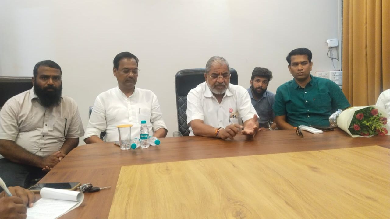 Raju Shetti Protest Warning: सरकारला शॉक बसेल असा मोर्चा काढणार! राजू शेट्टी यांचा वर्षा बंगल्यावर धडकण्याचा इशारा