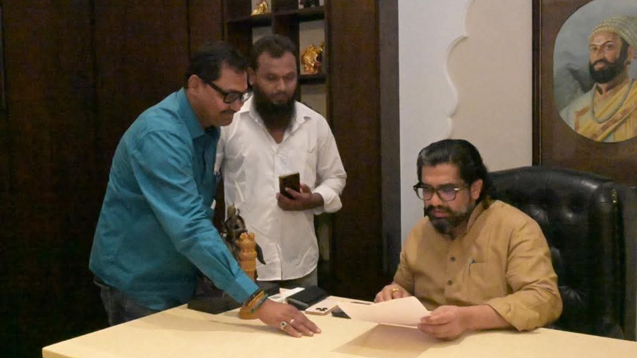 Satara News: लोकप्रतिनिधींनी स्वेच्छेने निवृत्तीवेतनाचा त्याग करावा; सामाजिक कार्यकर्ते सुशांत मोरेंचे आवाहन