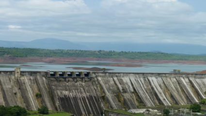 Punegaon Dam: पुणेगाव धरणातून मोठ्या प्रमाणात गाळ काढणार; १३६ हेक्टर जमीन होणार सुपीक