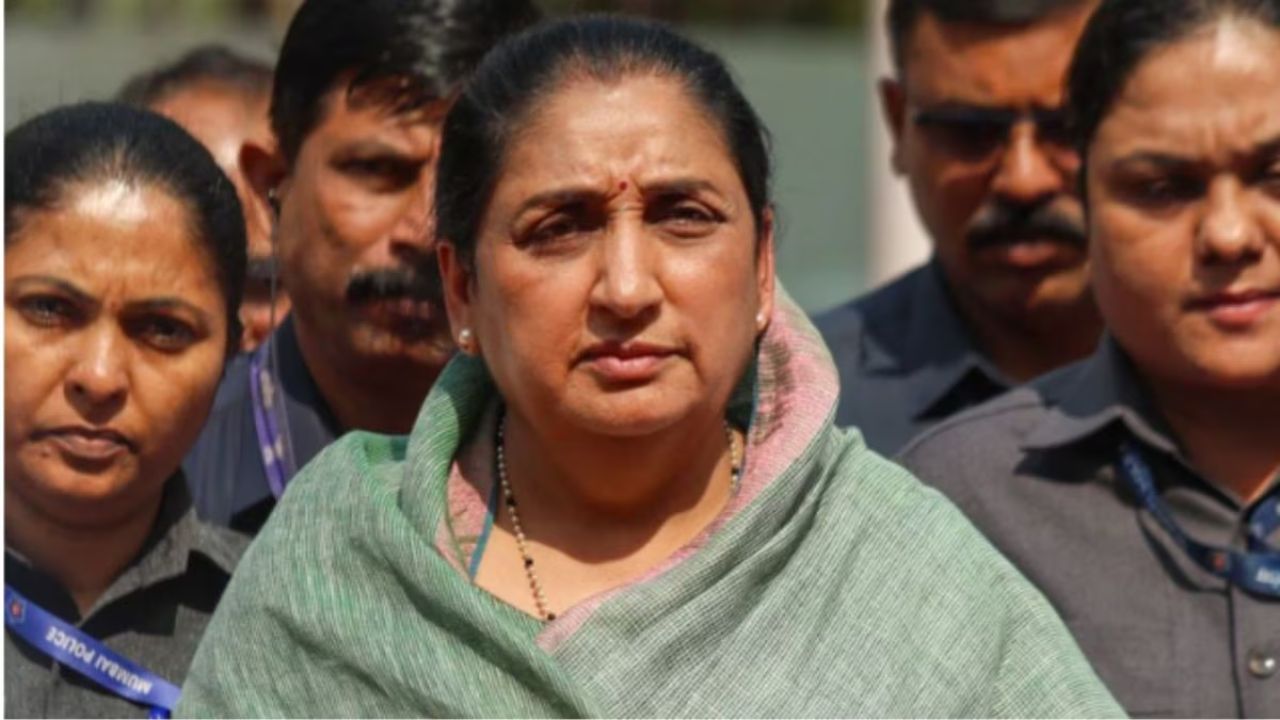 Baramati Politics: दोन चिमुकल्यांनी घेतली सुनेत्रा पवारांची भेट; बारामतीत नेमकं काय झालं?