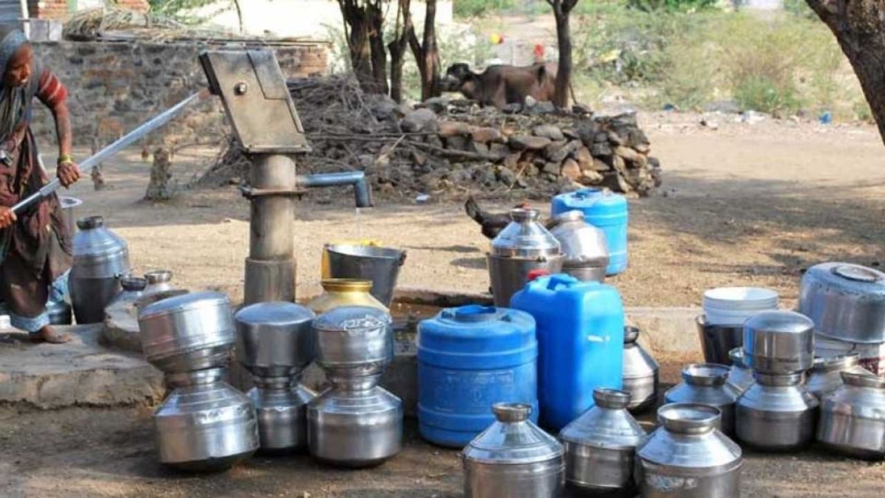 Patan water crisis: पाटणमध्ये पाण्यासाठी मैलोनमैल भटकंती, विहिरींनी गाठला तळ गाठला; ७ गावांना टँकरने पाणीपुरवठा सुरू