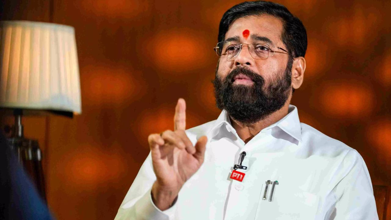 Shirur Politics: एकनाथ शिंदेच्या गळाला बडा मासा; शिरूरचे माजी खासदार शिवसेनेच्या वाटेवर