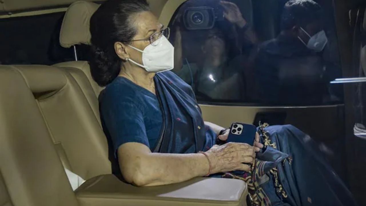 Sonia Gandhi Discharge:  डोळ्यांवरील शस्त्रक्रियेनंतर सोनिया गांधींना रुग्णालयातून डिस्चार्ज